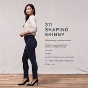 Levi’s 311 Shaping skinny Jean in Black